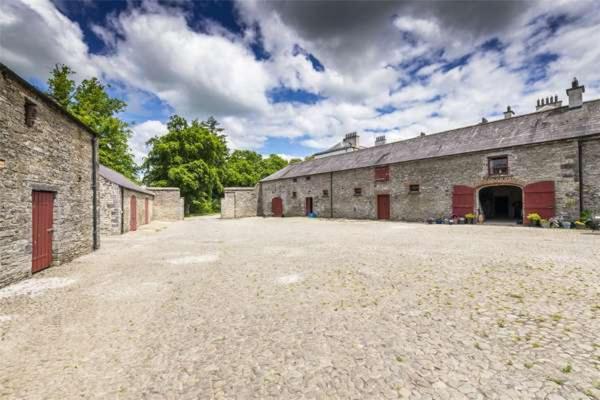 2 Bed Courtyard Apartment At Rockfield House Kells In Meath - Short Term Let Eksteriør bilde