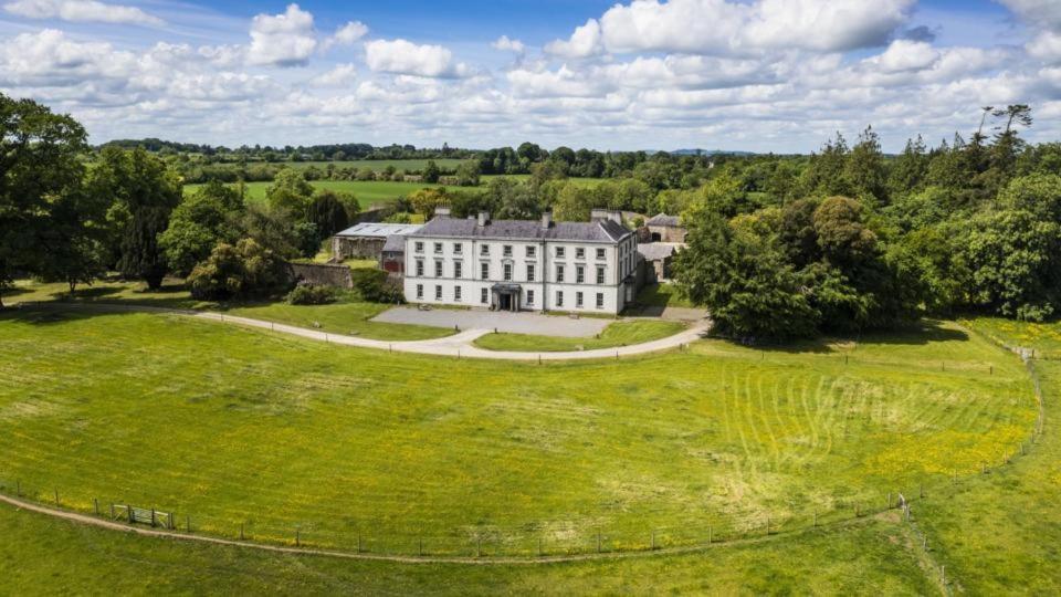 2 Bed Courtyard Apartment At Rockfield House Kells In Meath - Short Term Let Eksteriør bilde